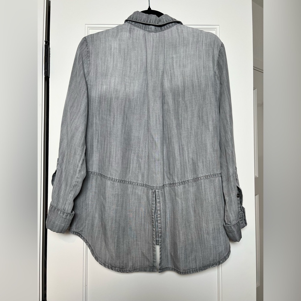 Anthropologie Cloth and Stone Gray Split Hem Button Down Top (Small) - Picture 2 of 2